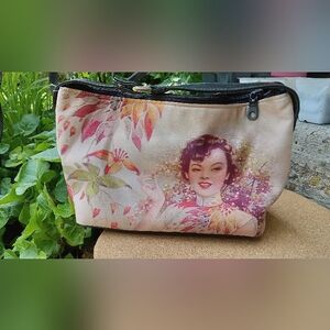 Small Handbag with Cute Vintage Design